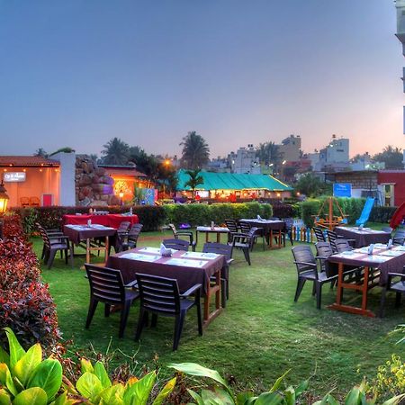 Hotel By The Way Mysore Esterno foto