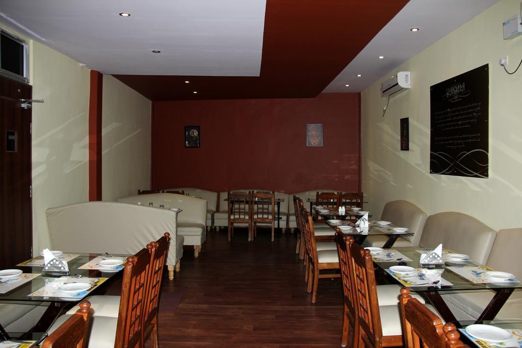 Hotel By The Way Mysore Esterno foto