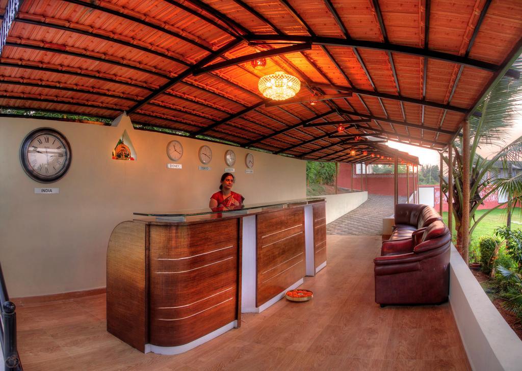 Hotel By The Way Mysore Esterno foto